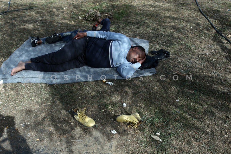 Refugees and migrants at Piraeus port  / Μετανάστες και πρόσφυγες στον Πειραιά