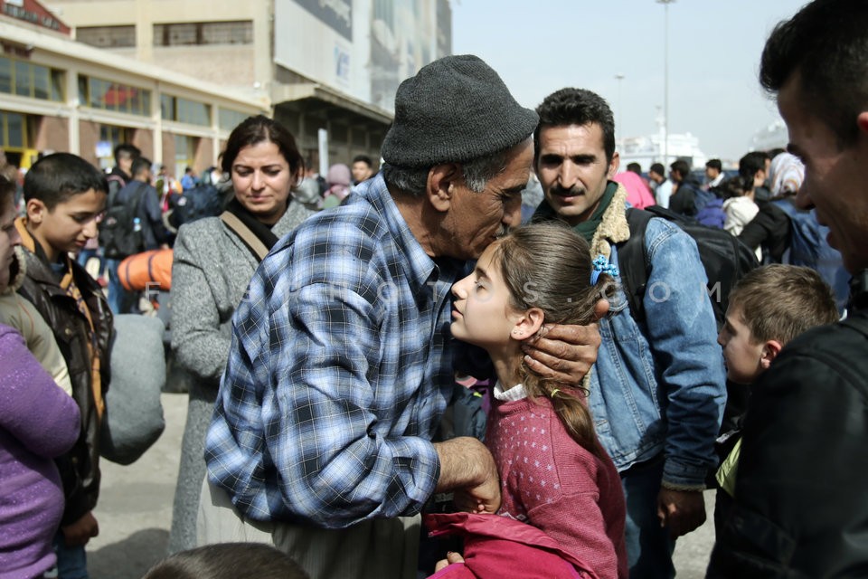 Refugees and migrants at Piraeus port  / Μετανάστες και πρόσφυγες στον Πειραιά