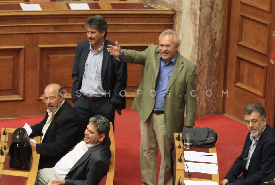 Tension in the Greek Parliament  /  Ενταση στην ολομέλεια της Βουλής