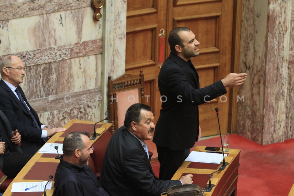 Tension in the Greek Parliament  /  Ενταση στην ολομέλεια της Βουλής